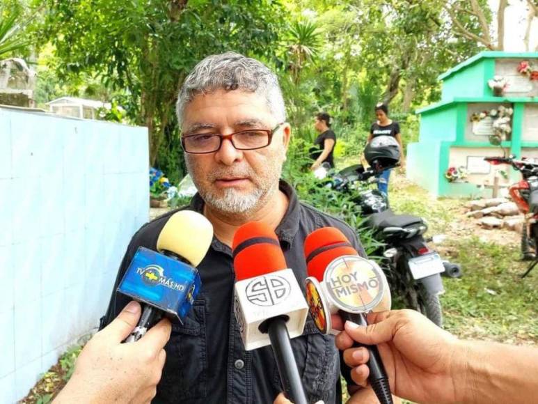 Llanto y consternación en el entierro de tres miembros de una familia asesinados en masacre en Ilama