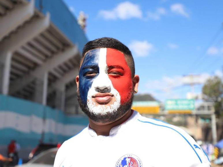 ¡Ya hay filas! Primeros aficionados en llegar a la final Olimpia-Motagua