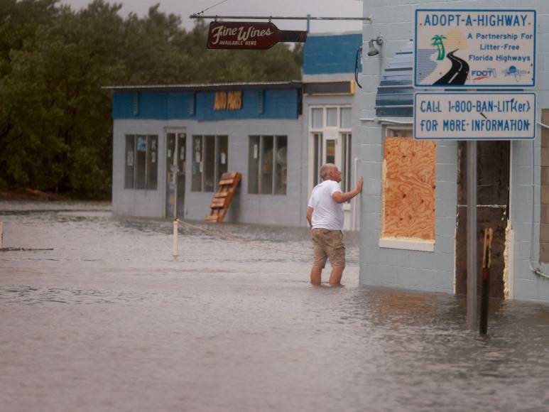 Imágenes del paso de la tormenta tropical Debby en el sureste de EUA