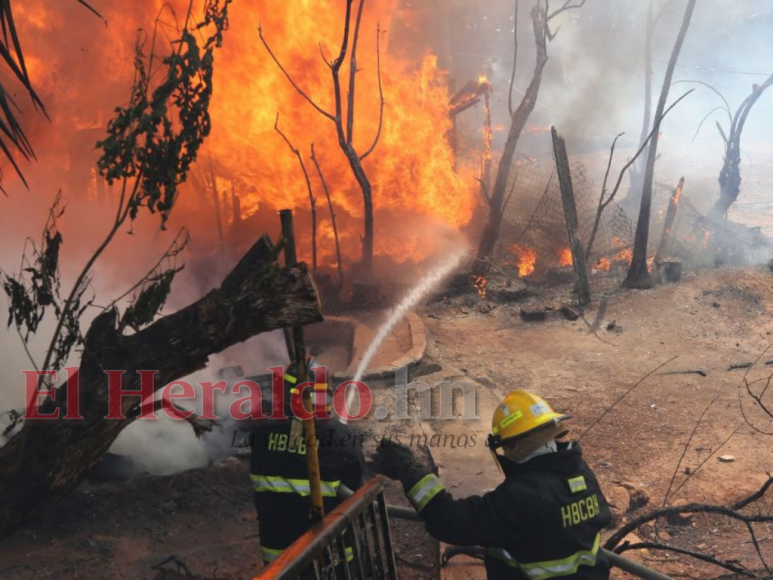 Las impactantes imágenes que dejó incendio de vivienda en Tegucigalpa