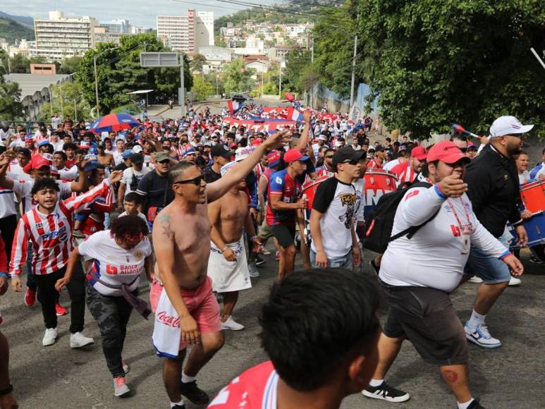 De rojo, blanco y azul se viste el Chelato Uclés para el duelo Olimpia vs Génesis