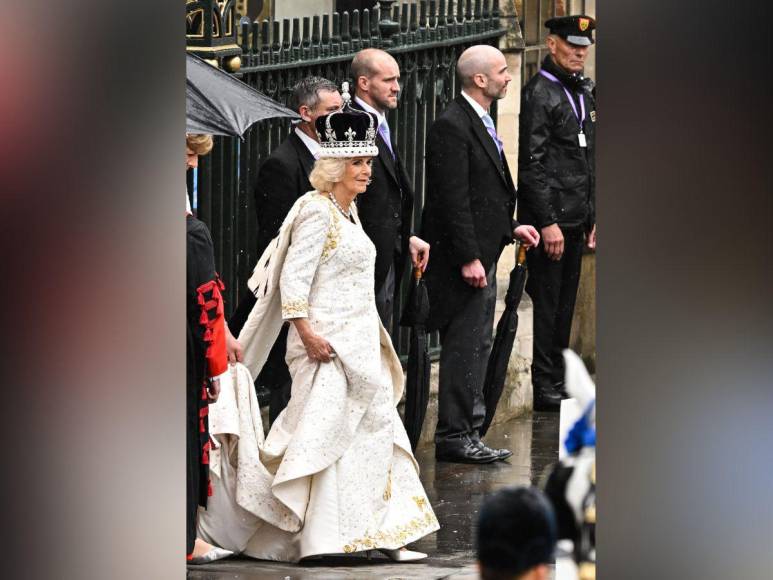 ¿Un guiño a la princesa Diana?: el atuendo de la reina Camila en su coronación