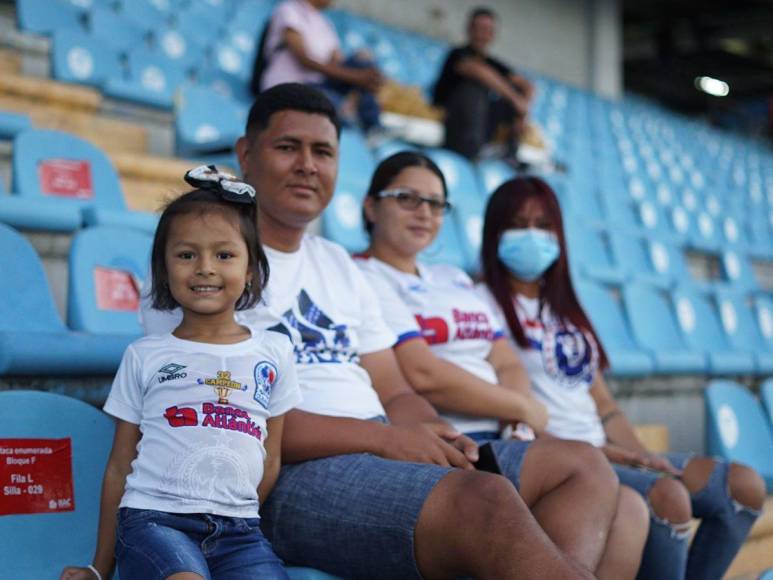 Poca afluencia en el estadio Olímpico dos días después de actos violentos que dejaron una niña muerta