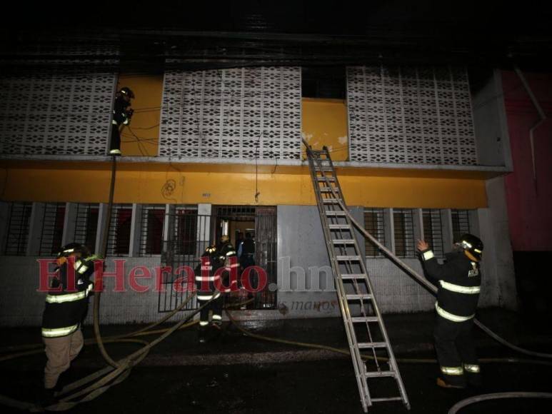 Llanto, dolor y consternación: incendio deja en la calle a varias familias en la capital