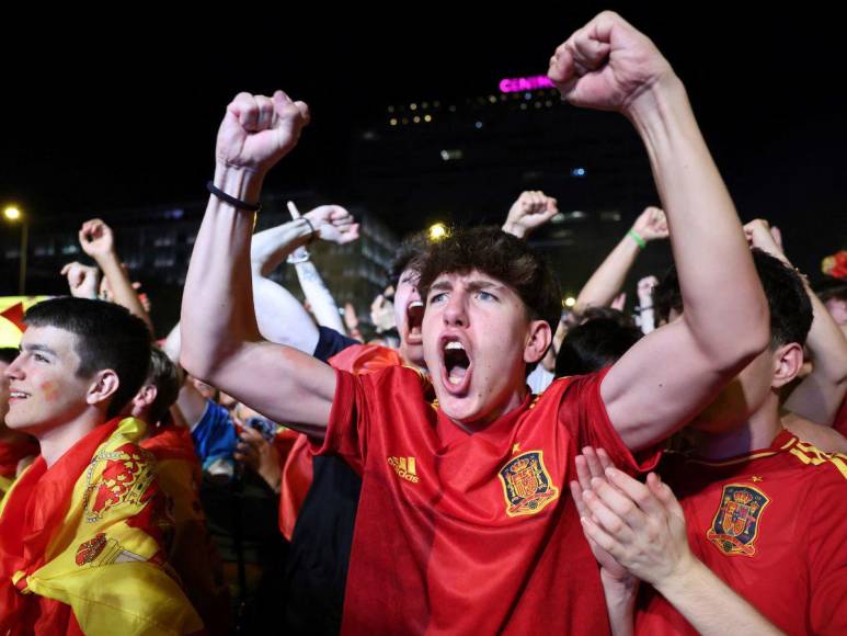 Algarabía y fuegos artificiales: así celebraron en España el triunfo en la Eurocopa 2024