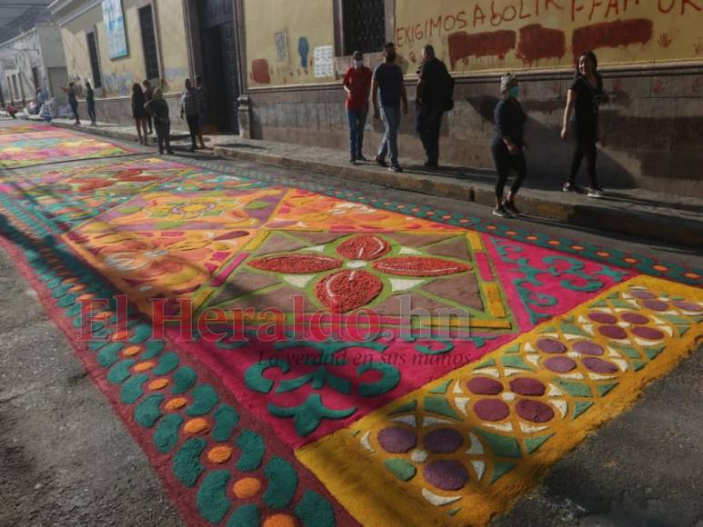 Tapetes de la fe embellecen a Tegucigalpa tras dos años de pandemia