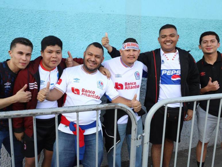 ¡Ya hay filas! Primeros aficionados en llegar a la final Olimpia-Motagua