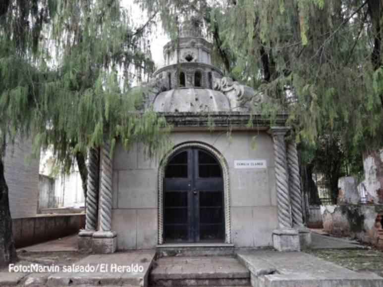 Necroturismo nocturno en el Cementerio General de Tegucigalpa, ¿se atrevería?