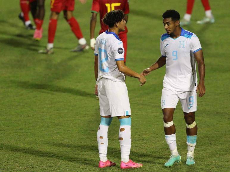 Ovaciones, los consejos de Rueda a Ruiz, ola de celebraciones y todo lo que no se vio en la goleada de Honduras ante Granada