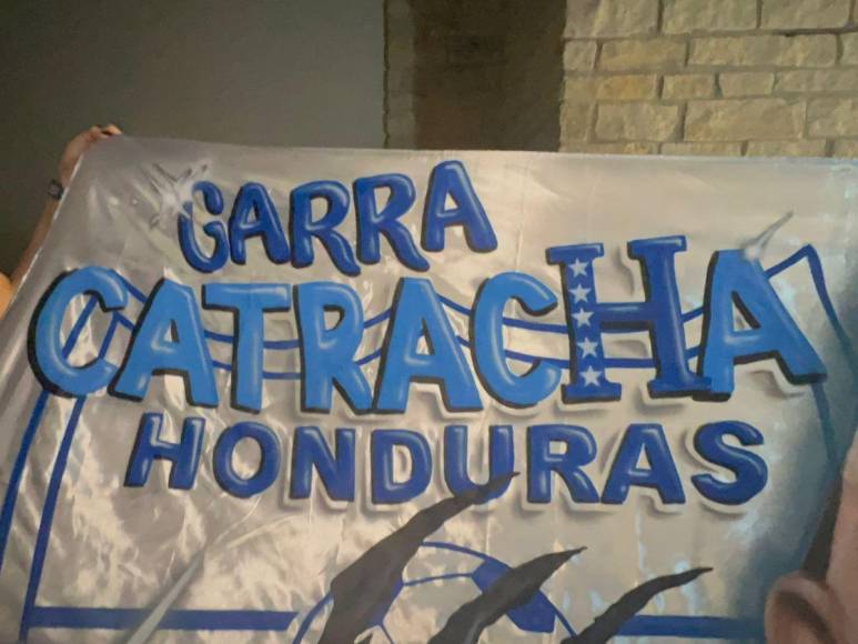 ¡Euforia por la H! Banderazo de los aficionados de la Selección de Honduras