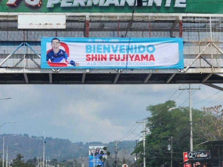 “Bienvenido Shin”: Así fue recibido el japonés en la UNAH al completar carrera de 250 kilómetros