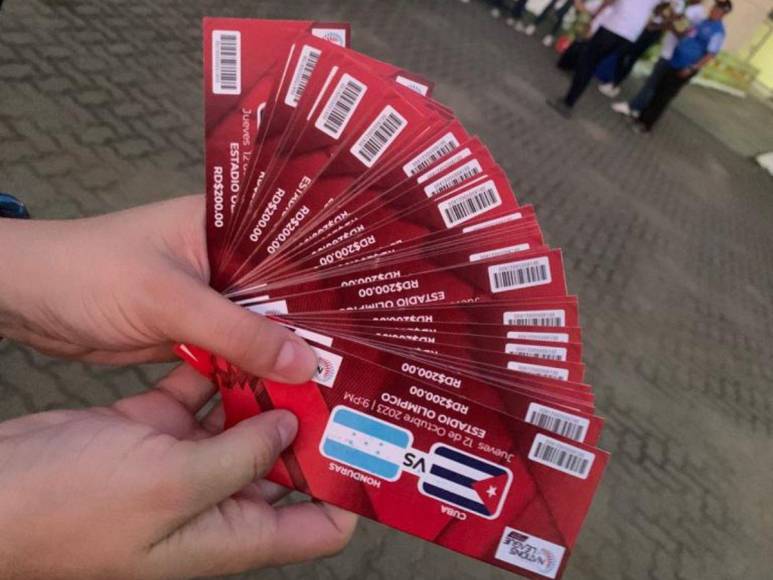 ¡Garra catracha! Aficionados hondureños presentes en Dominicana para el duelo de la H frente a Cuba