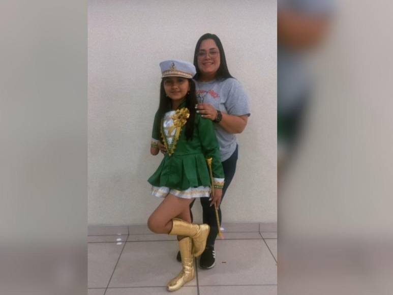 Jimena Flores, la palillona de educación básica que robó aplausos en desfiles de la capital