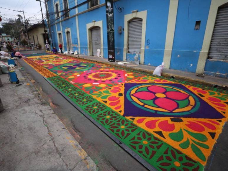 Fe y tradición: coloridas alfombras adornan Tegucigalpa este Viernes Santo