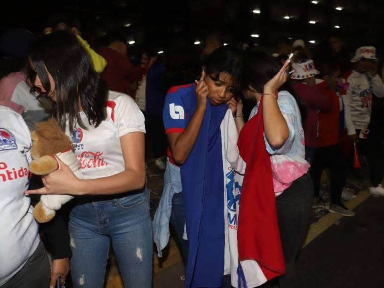 Aficionados del Olimpia celebran la conquista de la 37 en la capital