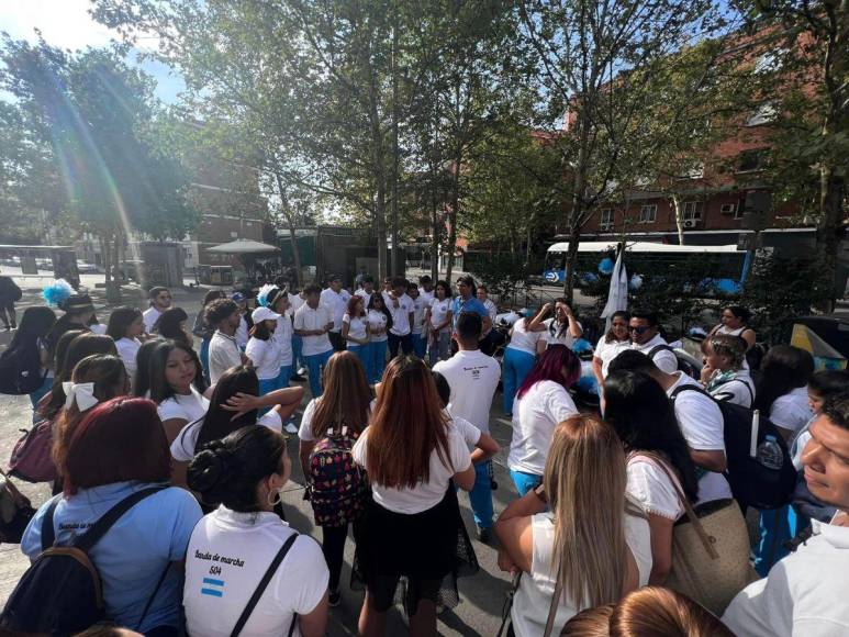 Hondureños conmemoran 202 años de independencia con desfile en Valencia, España