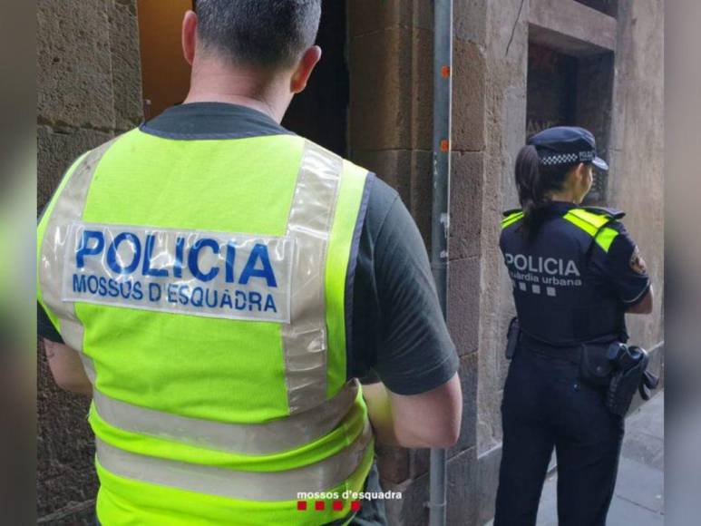 Una discusión, un cuchillo y una foto con el cadáver: datos del crimen de hondureño en Barcelona