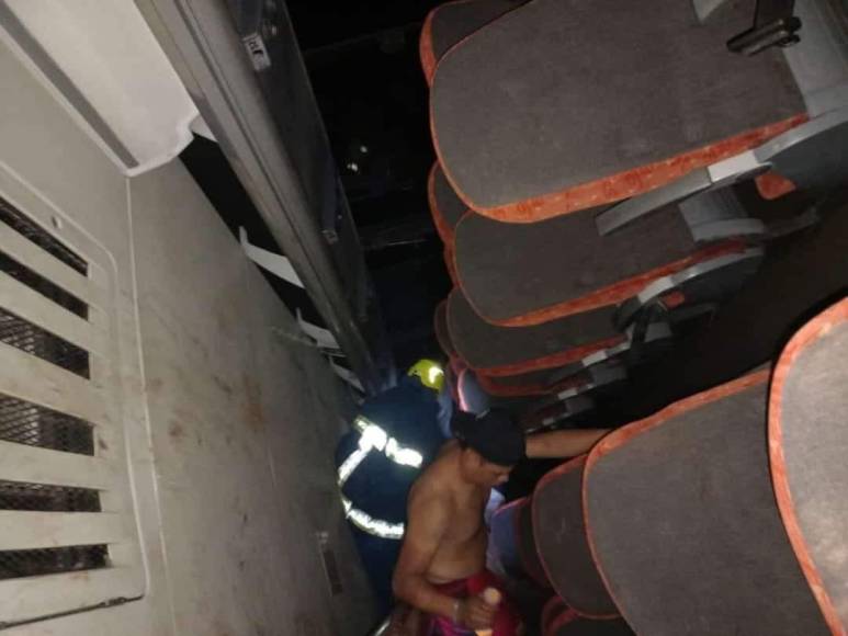 Las imágenes del accidente de un bus lleno de migrantes en Copán; hay 4 muertos