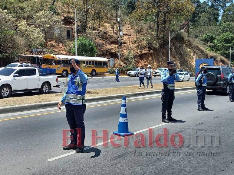 Inicia éxodo de vacacionistas y arrancan operativos en Semana Santa (FOTOS)