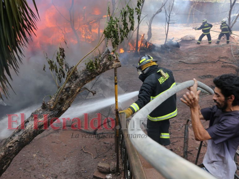 Las impactantes imágenes que dejó incendio de vivienda en Tegucigalpa