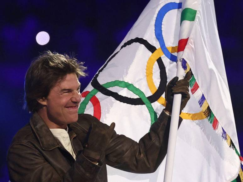 Tom Cruise actuó en la ceremonia de clausura de París-2024