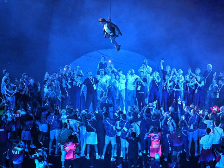 Tom Cruise actuó en la ceremonia de clausura de París-2024