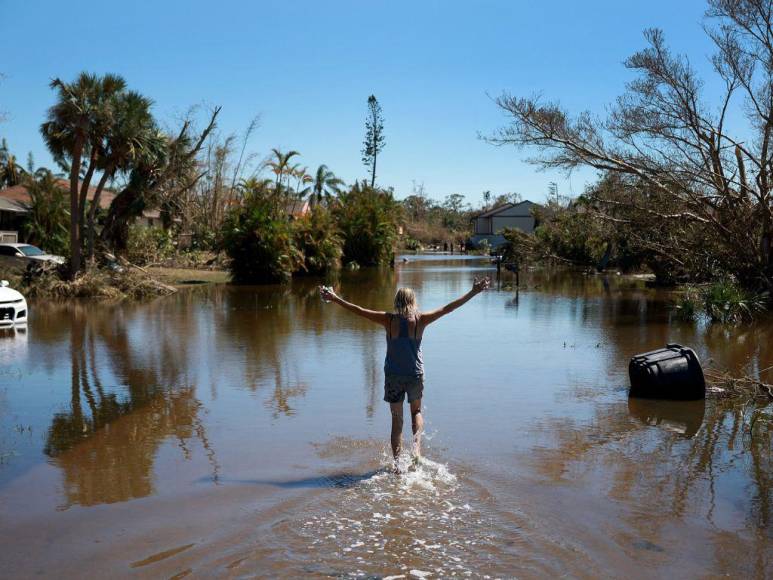 El huracán Ian deja miedo, inundaciones y árboles caídos en el suroeste de Florida