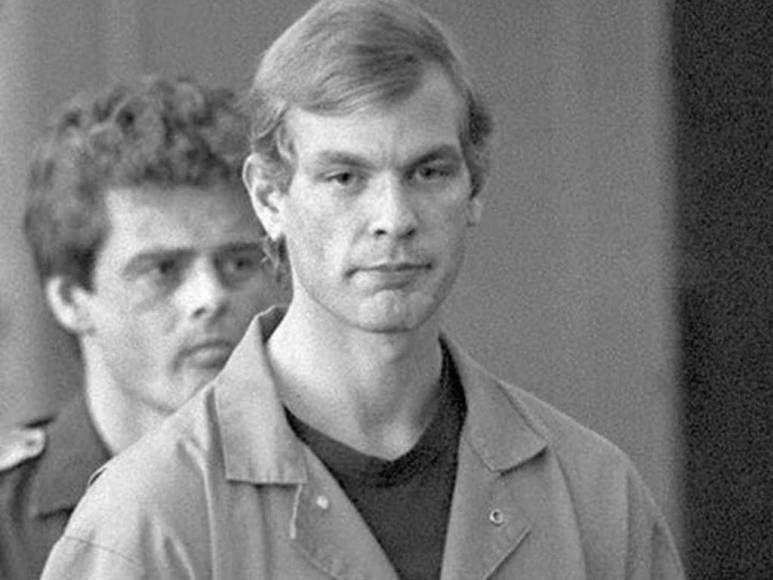 Cómo fueron los últimos días de vida de Jeffrey Dahmer, el asesino serial que sembró el terror en Milwaukee