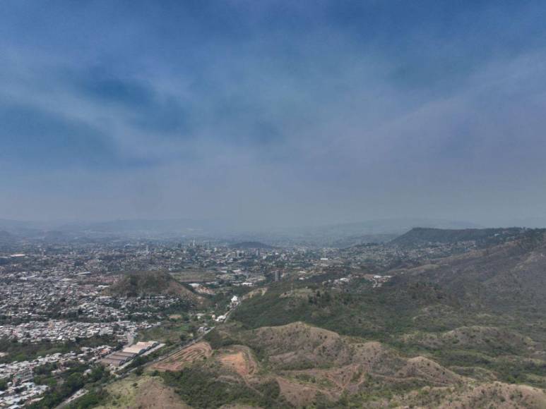 En imágenes: así luce la capital luego del pavoroso incendio forestal que estremeció el cerro El Trigo