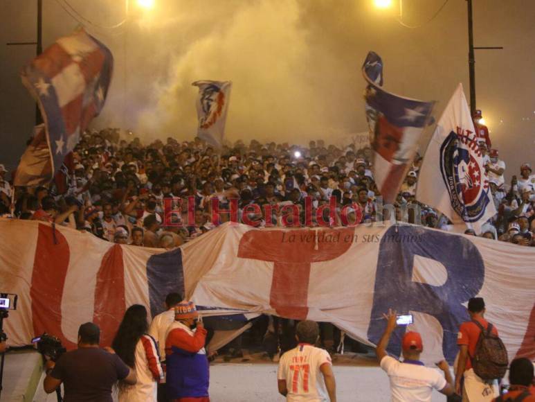 ¡Fiesta de tres colores! Así fue el carnaval de la Ultra Fiel previo al Olimpia vs Municipal