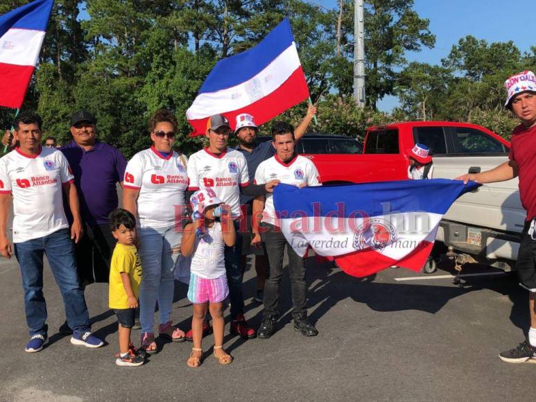 Carnaval blanco, leyenda invitada y ambientazo: Así se vivió el inicio de pretemporada de Olimpia en EEUU