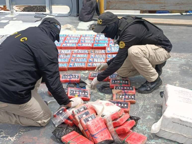 ¡Intentaron tirarla al mar! Así fue la incautación de 324 kilos de cocaína en Caribe hondureño