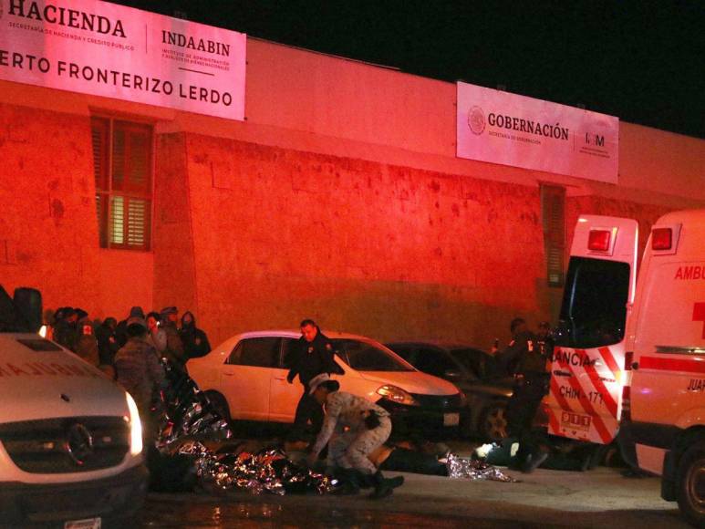 Sin agua y bajo llave: ¿en qué condiciones estaban los migrantes víctimas de incendio en centro de detención en Juárez?