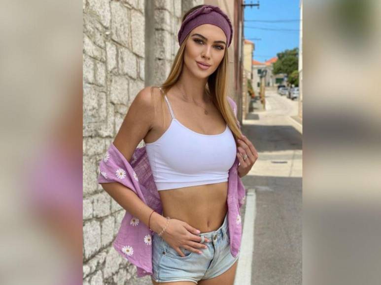 Veronika Rajek, la modelo eslovaca que asegura sufrir discriminación en redes sociales por tener una “figura perfecta”