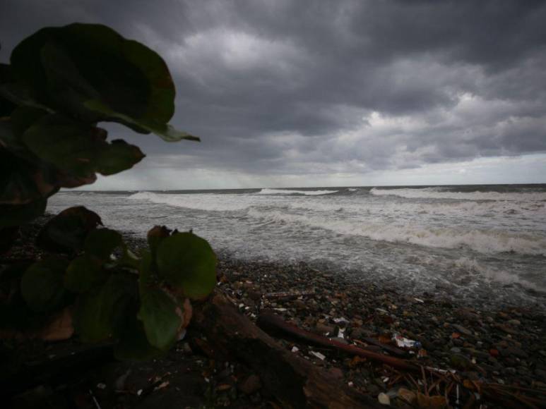 Bajas temperaturas y lluvia se registran en La Ceiba por frente frío