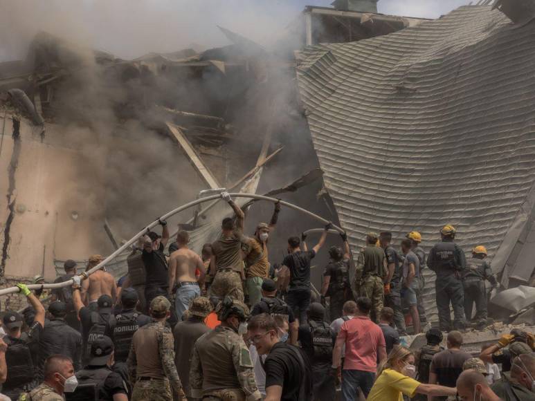 Las fotos más impactantes del bombardeo ruso al Hospital de niños en Kiev, Ucrania