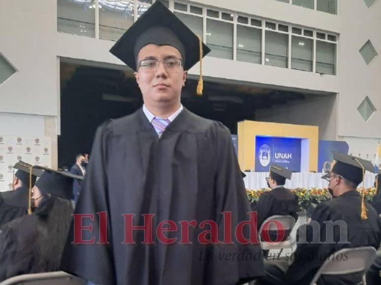 Más de 2,000 nuevos profesionales se gradúan de la UNAH