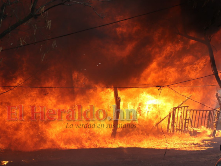 Las impactantes imágenes que dejó incendio de vivienda en Tegucigalpa