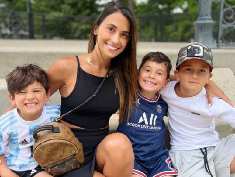 Antonela Roccuzzo y sus tres hijos, el apoyo e inspiración de Messi en la semifinal del Mundial de Qatar 2022