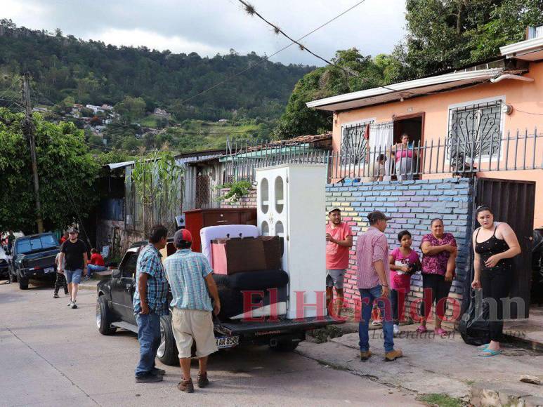 Tristeza, miedo y dolor por abandonar la zona: El drama de vecinos de colonia Guillén tras evacuar la zona de derrumbe