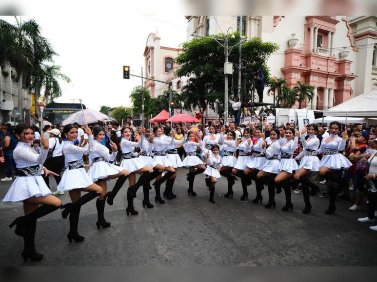 Elegancia y belleza: así son las palillonas del JTR que engalanaron desfiles en SPS