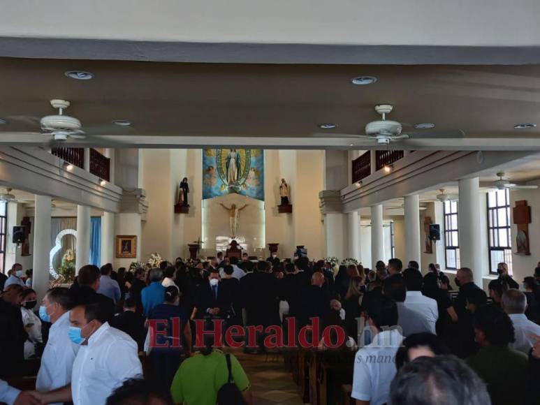 Tras misa, una caravana traslada cuerpo de Said Lobo a cementerio de El Chimbo (Fotos)