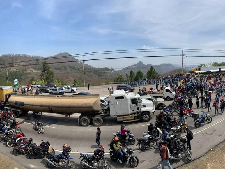 Caos vehicular, desmayados y vía bloqueada: las imágenes que dejó la protesta en la CA-5