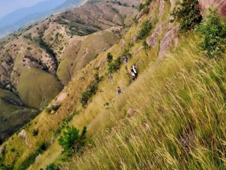 Seis cuerpos fueron rescatados de cueva en Villa Nueva, dos enteros y cuatro desmembrados