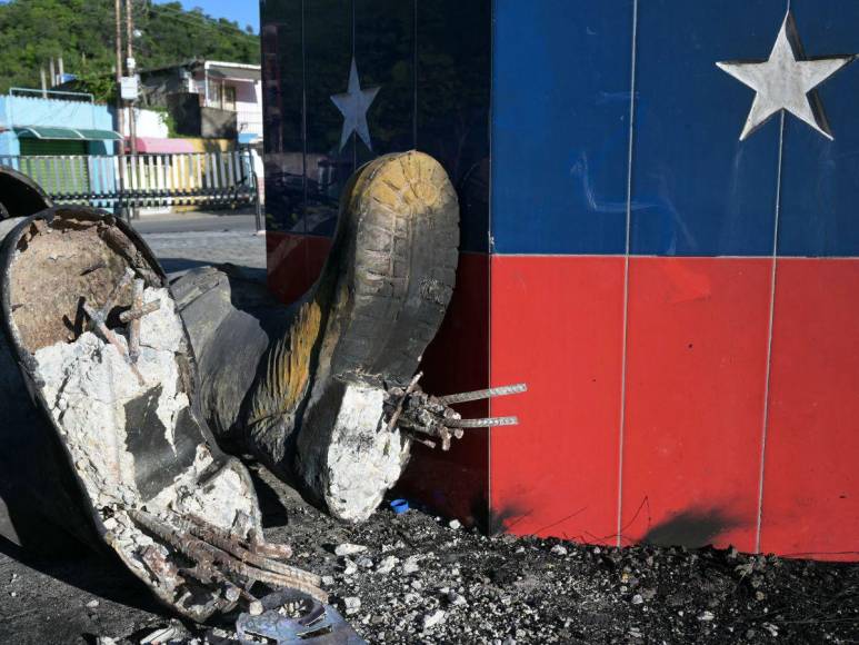 “Ay, mi papá”: Dan último adiós a muertos en protestas en Venezuela