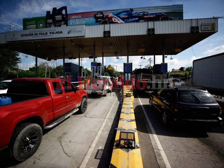 Peligroso, polémico y con largas filas: así es el “peaje de la muerte” en Santa Cruz de Yojoa