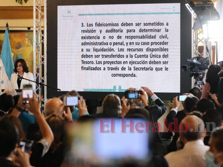 Las cifras reveladas en primer informe financiero de situación del Estado (FOTOS)