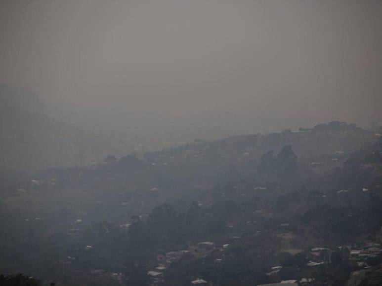 ¡Imparable contaminación! Densa capa de humo permanece sobre Tegucigalpa