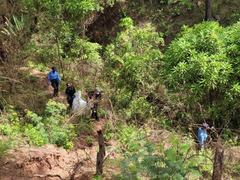 Semienterradas en fosas clandestinas: fotos del hallazgo de tres jovencitas muertas en Cedros