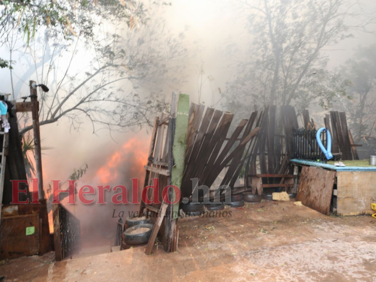 Las impactantes imágenes que dejó incendio de vivienda en Tegucigalpa